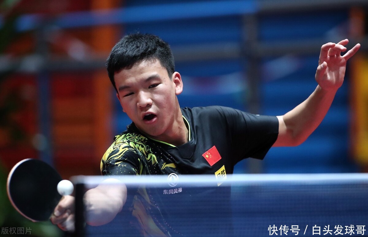 她在面对风 她在面对风