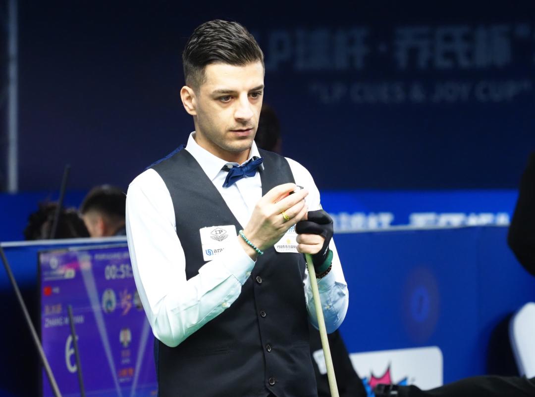 的防守显得 的防守显得